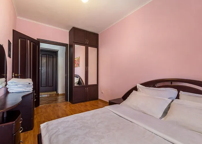 Lux 3-Bedroom Most City Area
